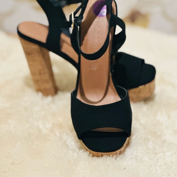 NEW Suede Ankle Strap Platform Chunky Heels Heeled Sandals Size 6 1/5 Black - Picture 2 of 8